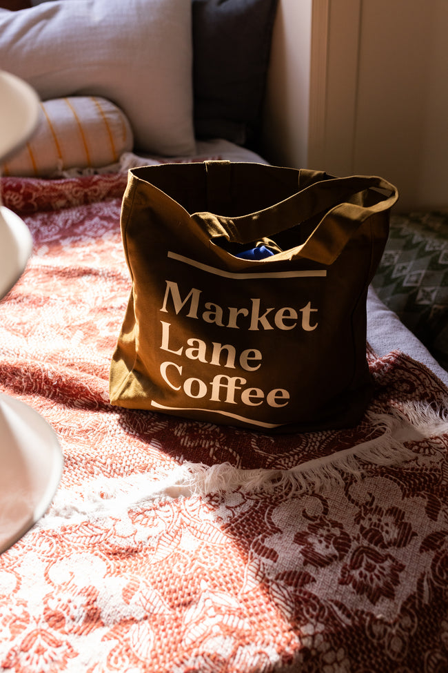 【予約販売 | 2/18前後発送予定】 Market Lane Tote Bag - Olive (オリーブグリーン）